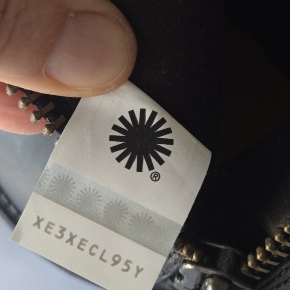 UGG Aureo Black Smooth Leather Ankle Zipper-Up Booties Size 8 - Picture 13 of 16